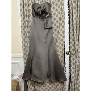 Women’s Formal Prom Long Sleeveless Ball Gown Bari Jay Grey Silver Dress size 8